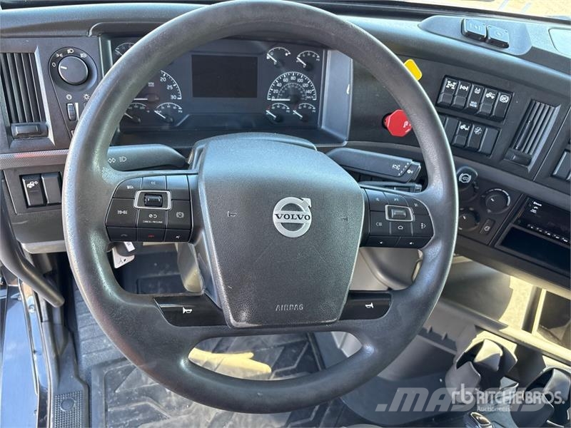 Volvo VNL Naudoti vilkikai