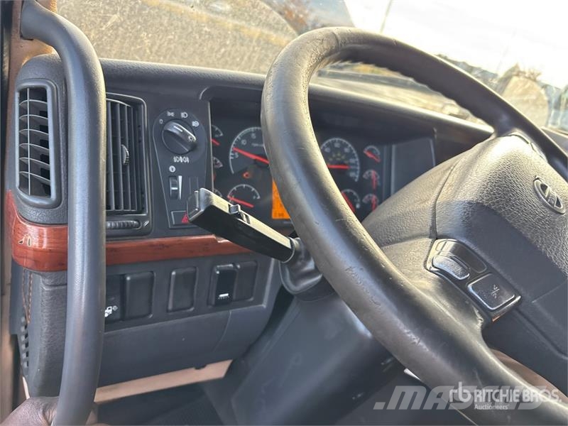 Volvo VNL وحدات الجر