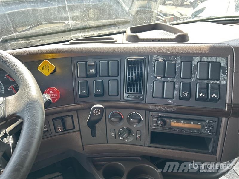 Volvo VNL وحدات الجر