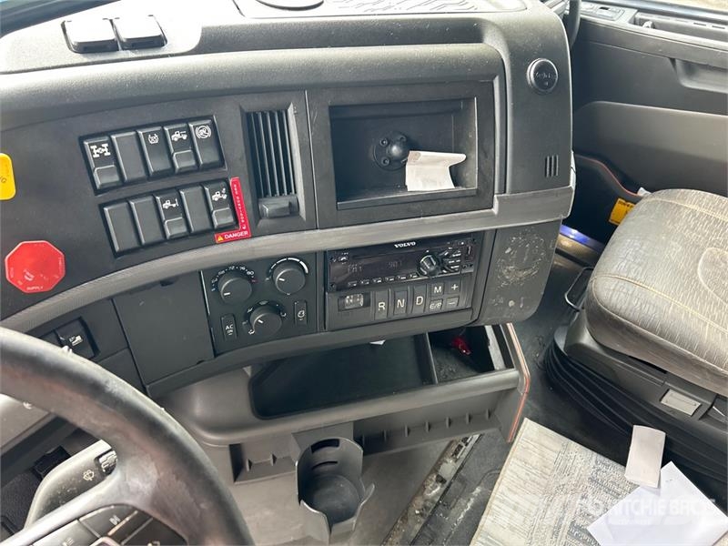 Volvo VNL Tractor Units