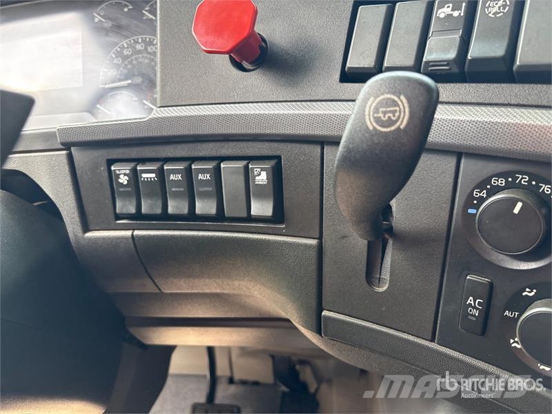 Volvo VNL Tractor Units