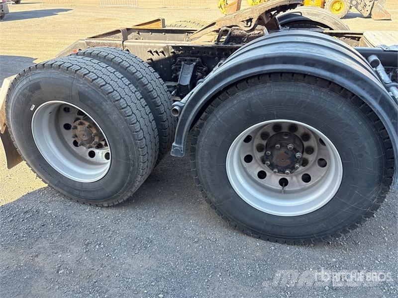 Volvo VNL Naudoti vilkikai
