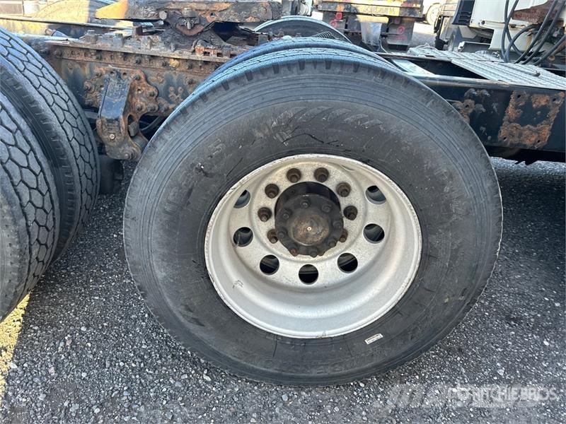 Volvo VNL Sattelzugmaschinen
