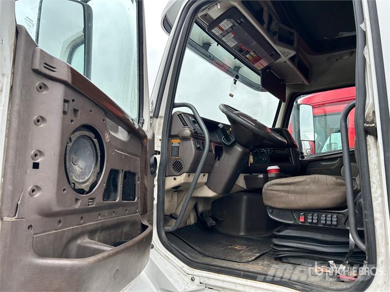 Volvo VNL Trekkers
