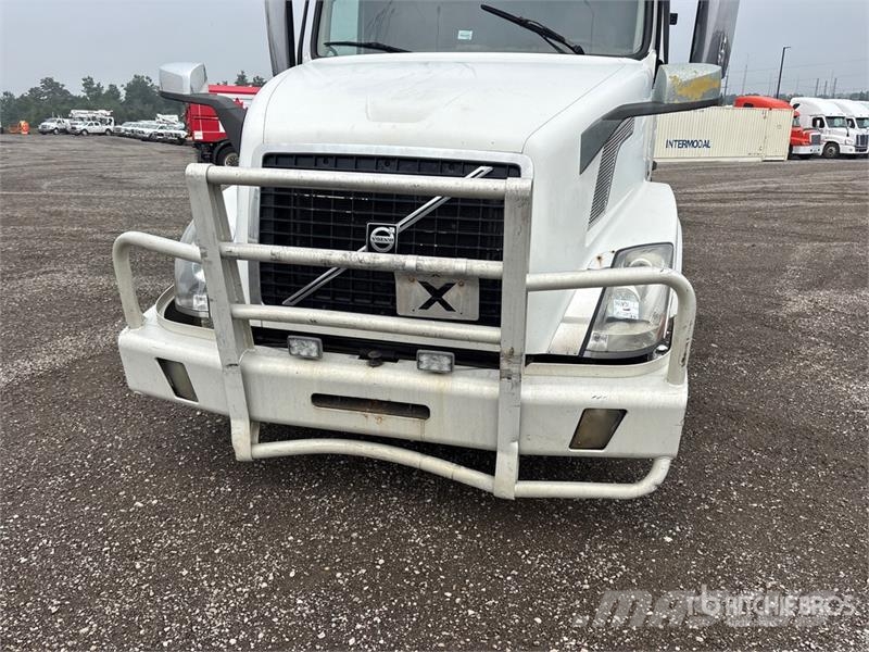 Volvo VNL وحدات الجر