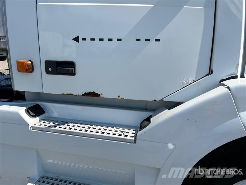 Volvo VNL Tractor Units