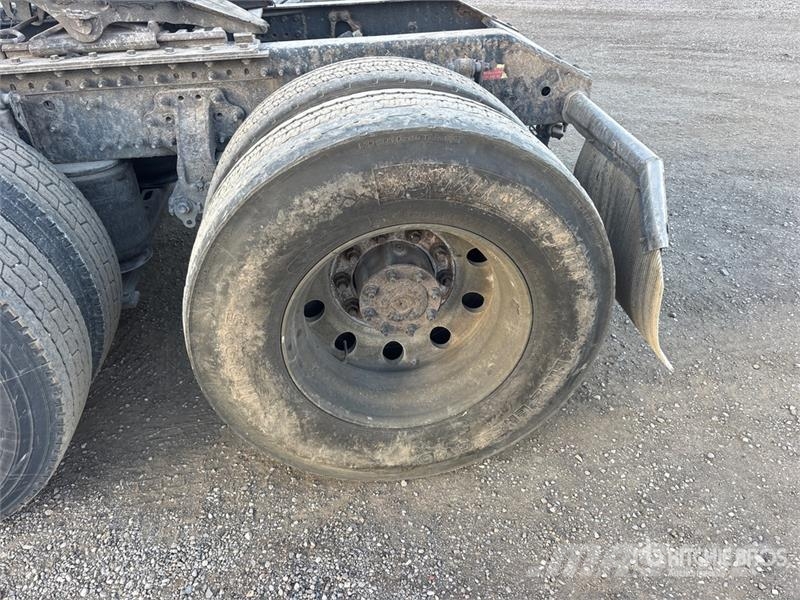 Volvo VNL وحدات الجر