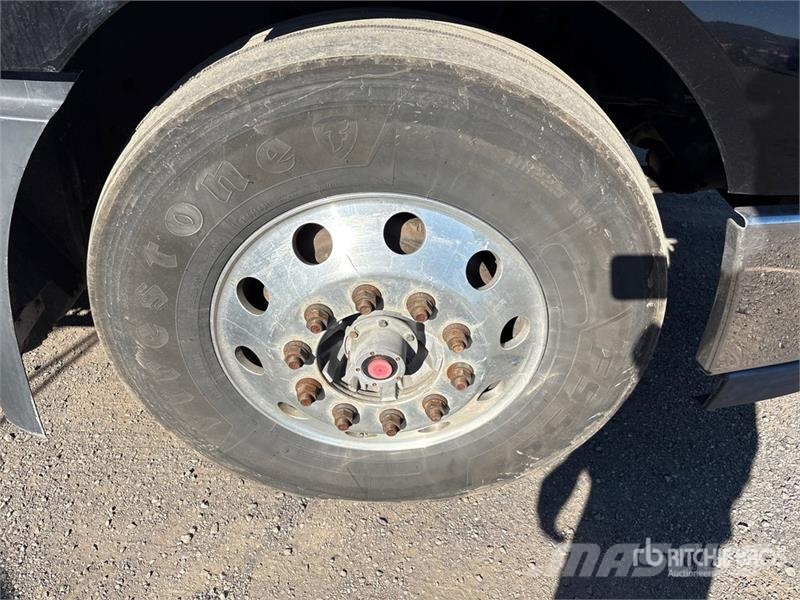 Volvo VNL Naudoti vilkikai