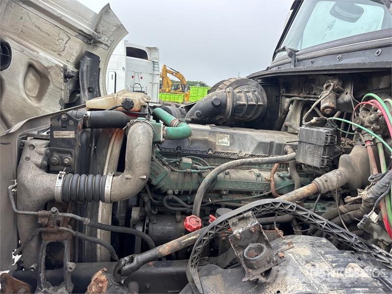 Volvo VNL وحدات الجر