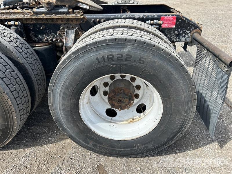 Volvo VNL وحدات الجر