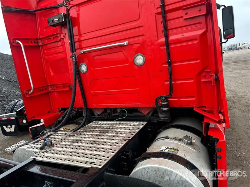 Volvo VNL Trekkers