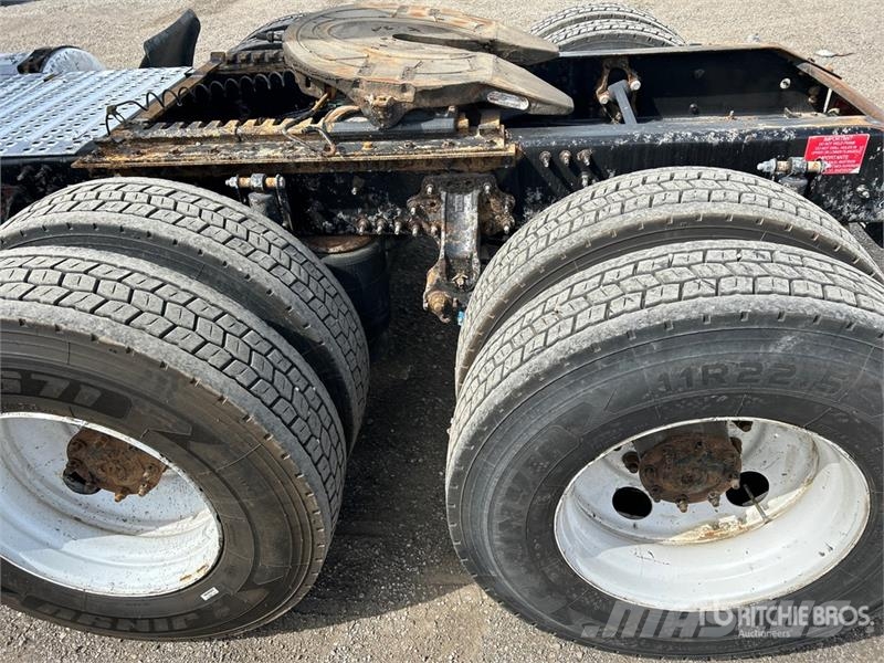Volvo VNL وحدات الجر