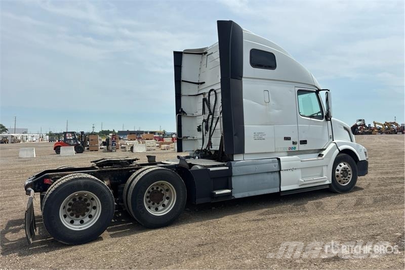 Volvo VNL Tractor Units