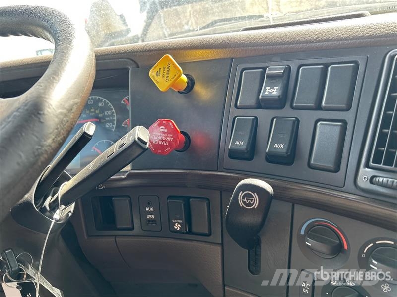 Volvo VNL وحدات الجر