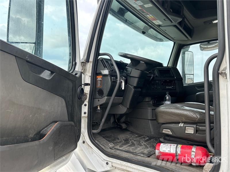 Volvo VNL Tractor Units