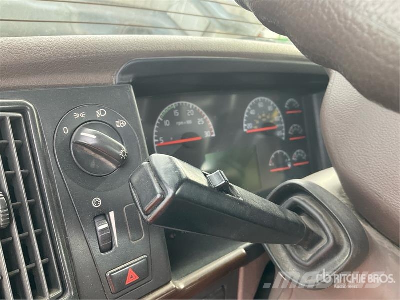 Volvo VNL Naudoti vilkikai