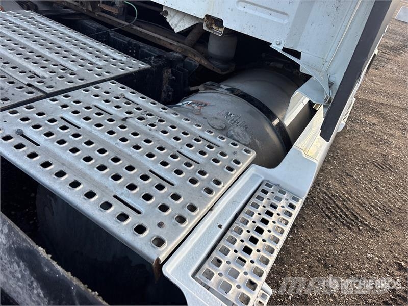 Volvo VNL Tractor Units