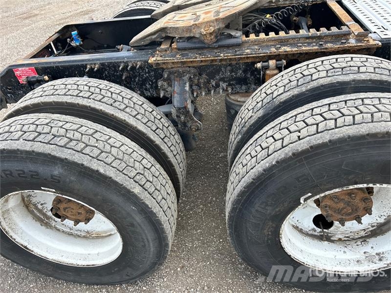 Volvo VNL وحدات الجر