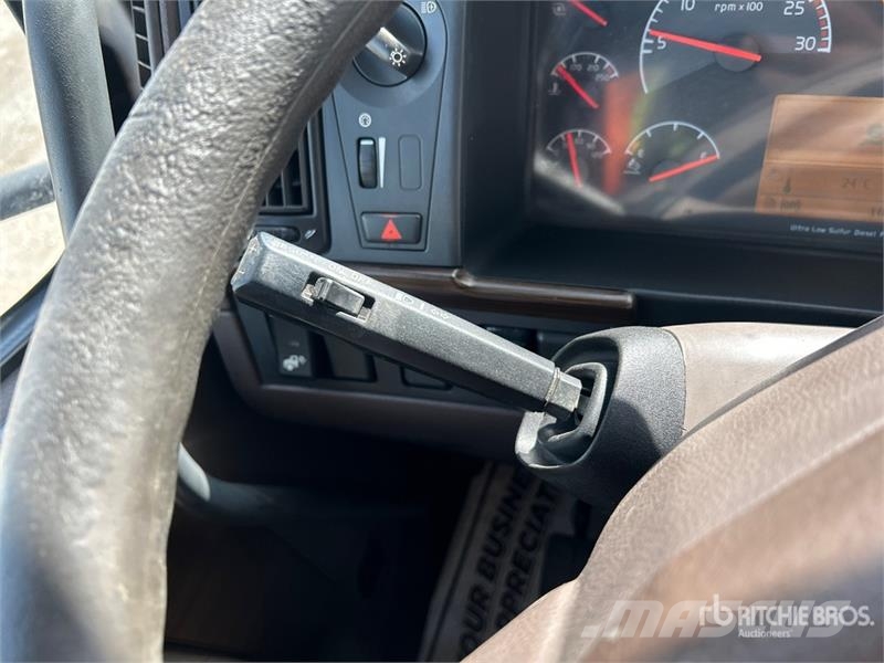Volvo VNL وحدات الجر