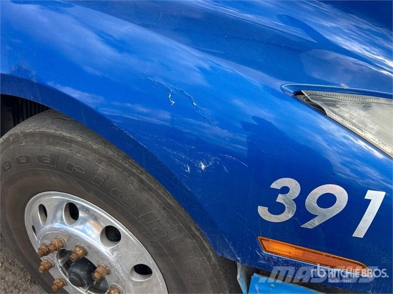 Volvo VNL Tractor Units