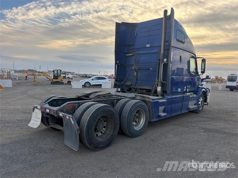 Volvo VNL وحدات الجر