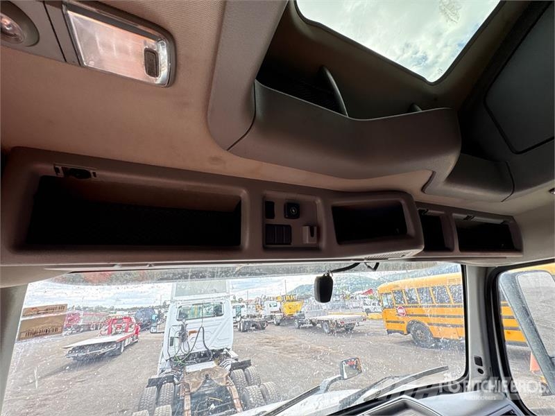 Volvo VNL Tractor Units