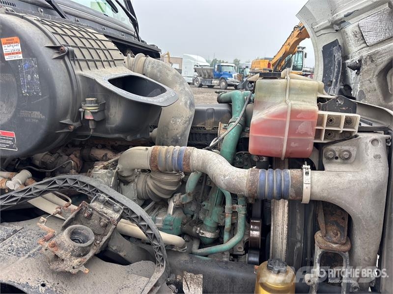 Volvo VNL وحدات الجر