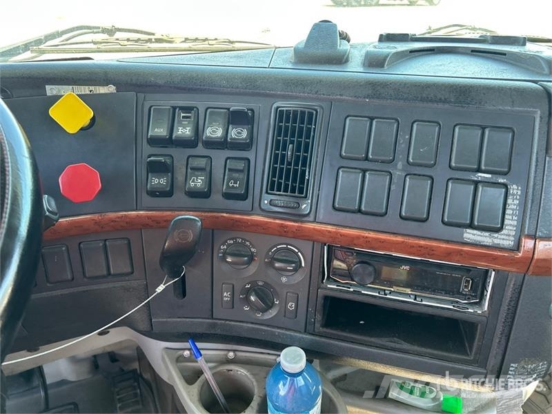 Volvo VNL Tractor Units