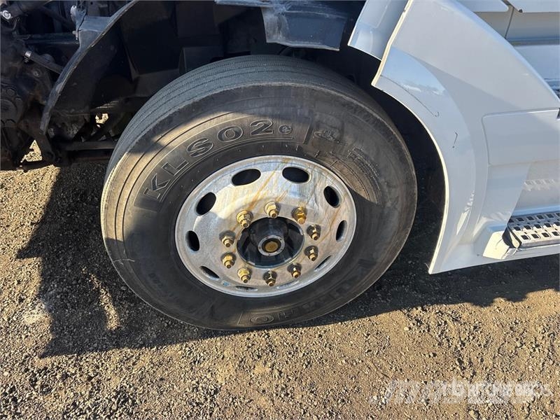 Volvo VNL وحدات الجر