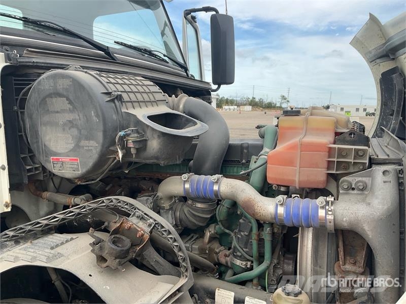 Volvo VNL Naudoti vilkikai