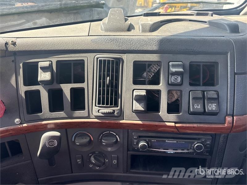 Volvo VNL Tractor Units
