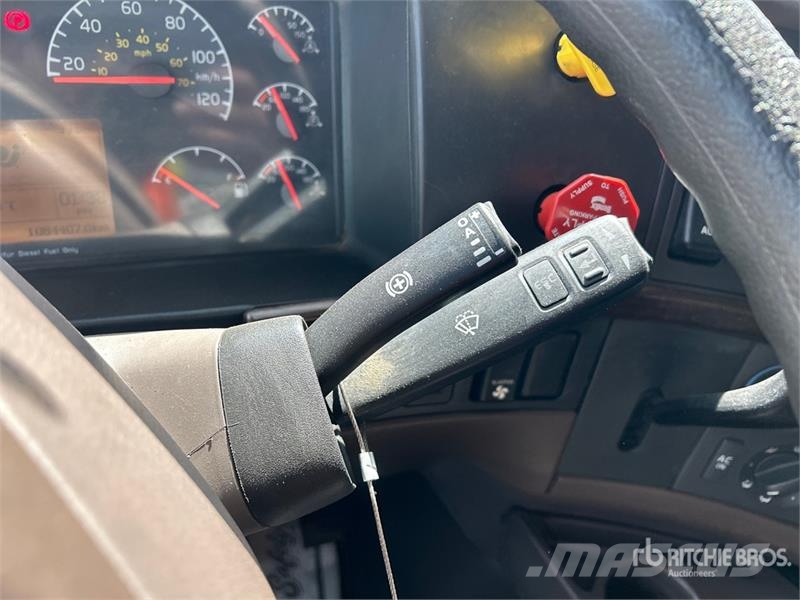 Volvo VNL وحدات الجر