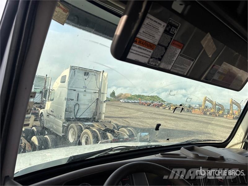 Volvo VNL Tractor Units