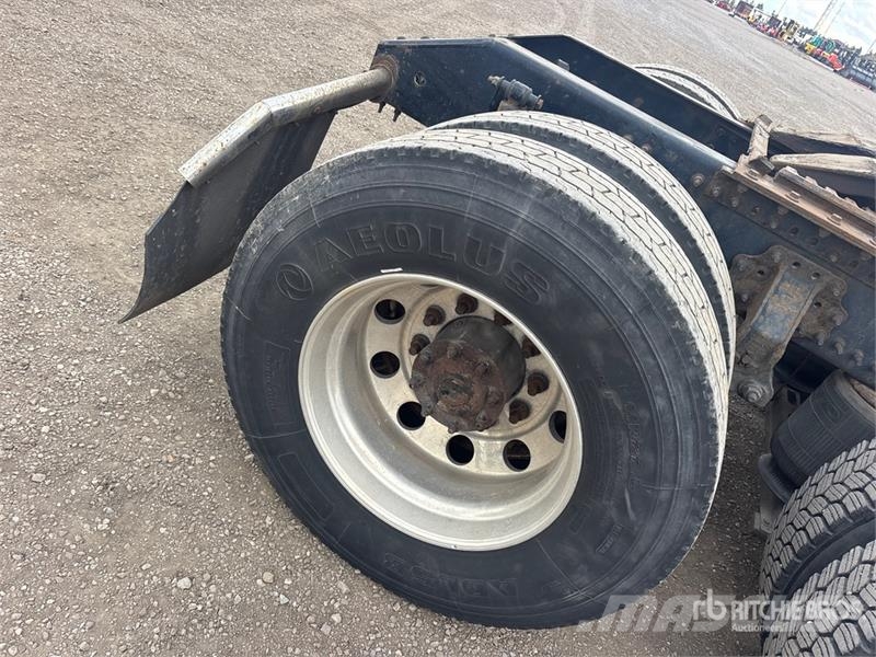 Volvo VNL 牵引车