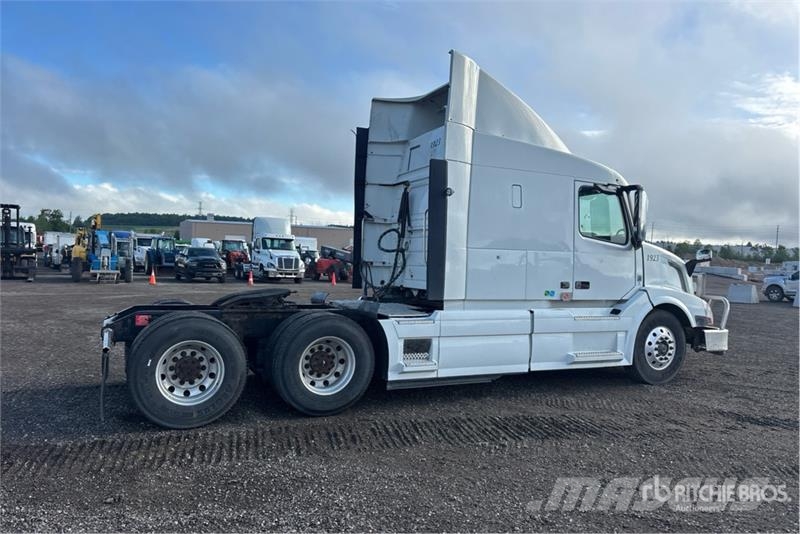 Volvo VNL Tractor Units