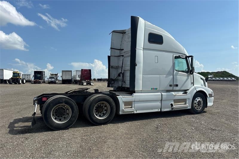 Volvo VNL Tractor Units