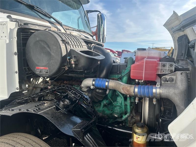 Volvo VNL Motrici e Trattori Stradali