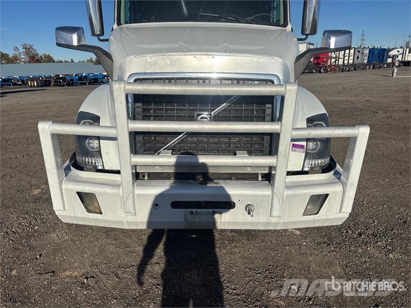 Volvo VNL وحدات الجر