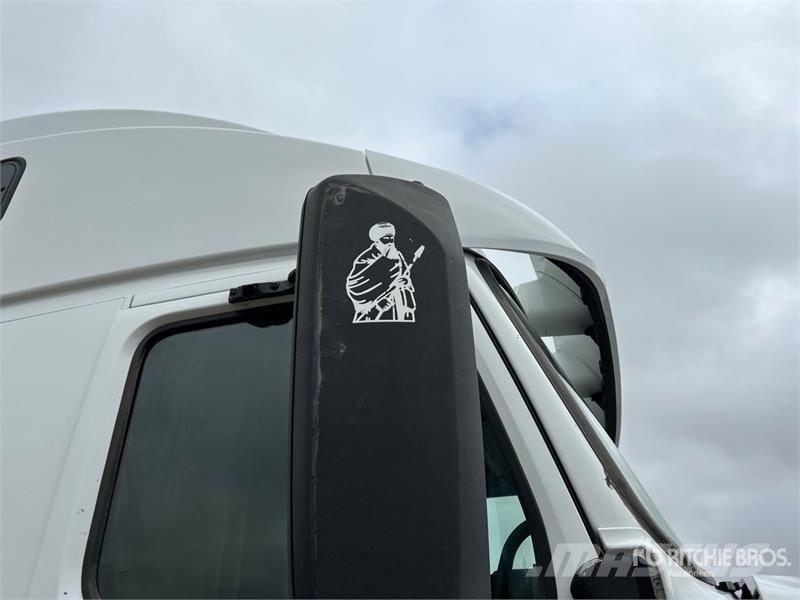 Volvo VNL Trekkers
