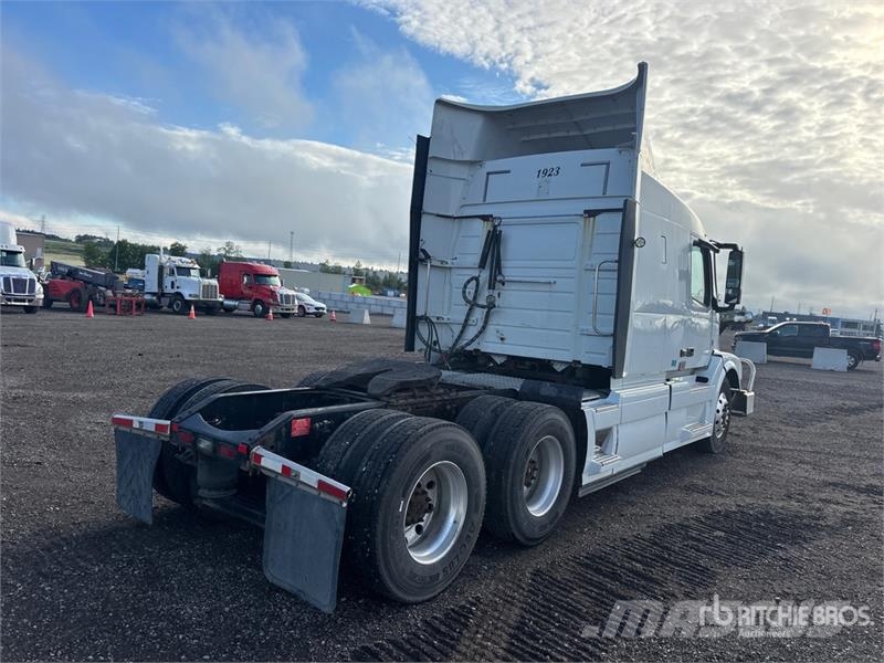 Volvo VNL Tractor Units