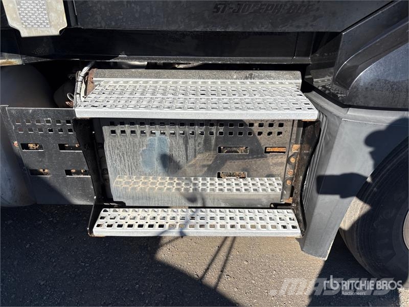 Volvo VNL Naudoti vilkikai