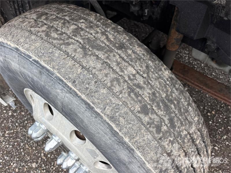 Volvo VNL وحدات الجر