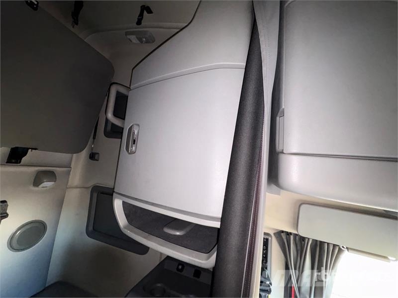 Volvo VNL Sattelzugmaschinen