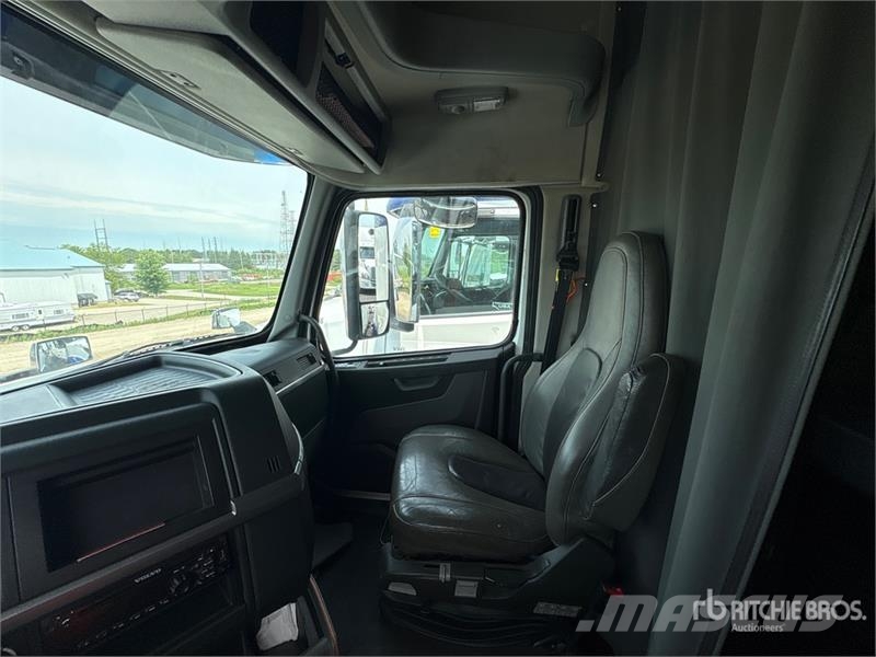 Volvo VNL Tractor Units