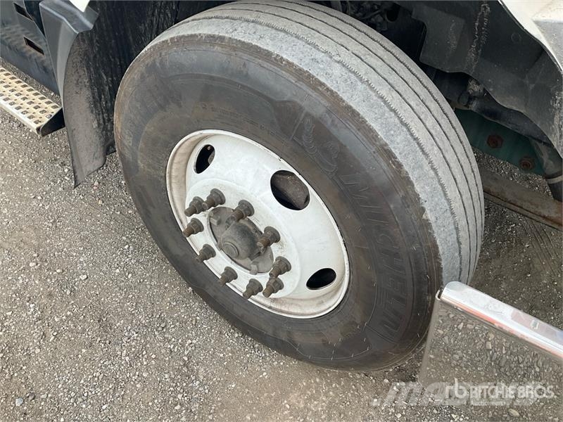 Volvo VNL Naudoti vilkikai