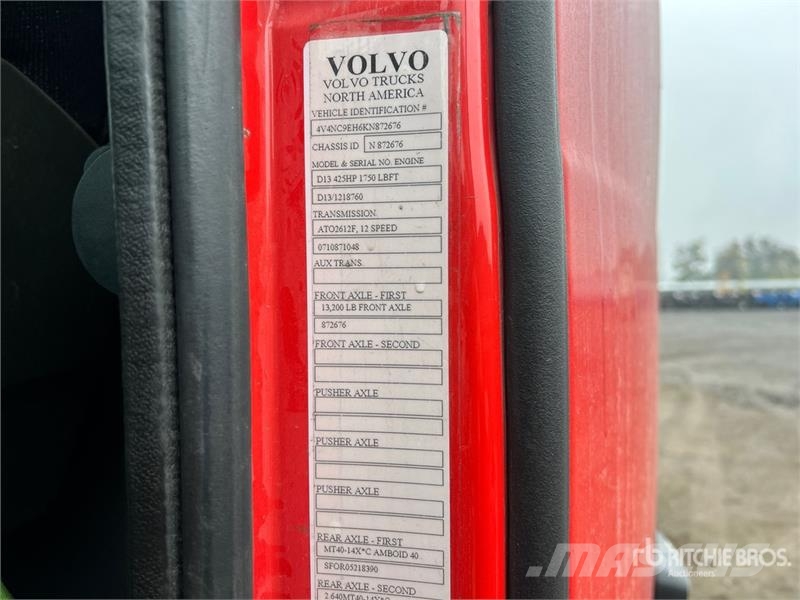 Volvo VNL Trekkers