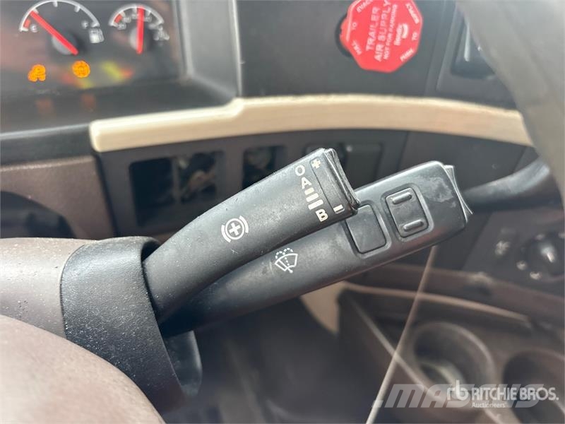 Volvo VNL 牵引车