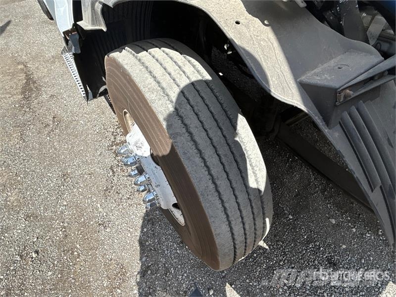 Volvo VNL وحدات الجر