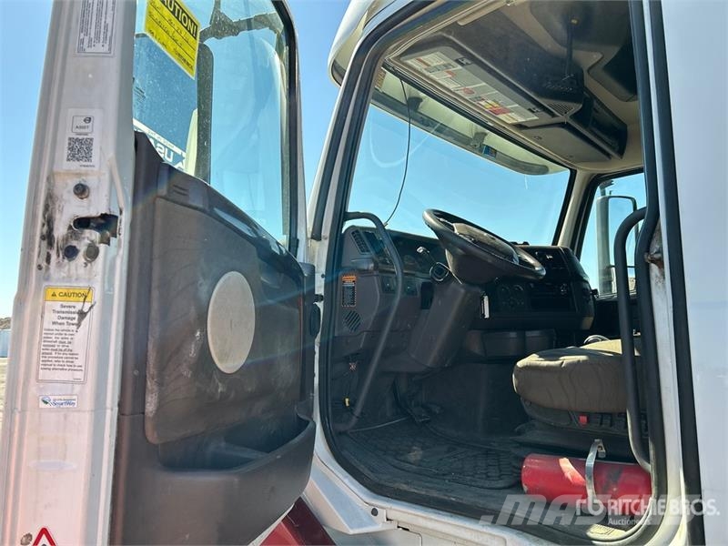 Volvo VNL Tractor Units
