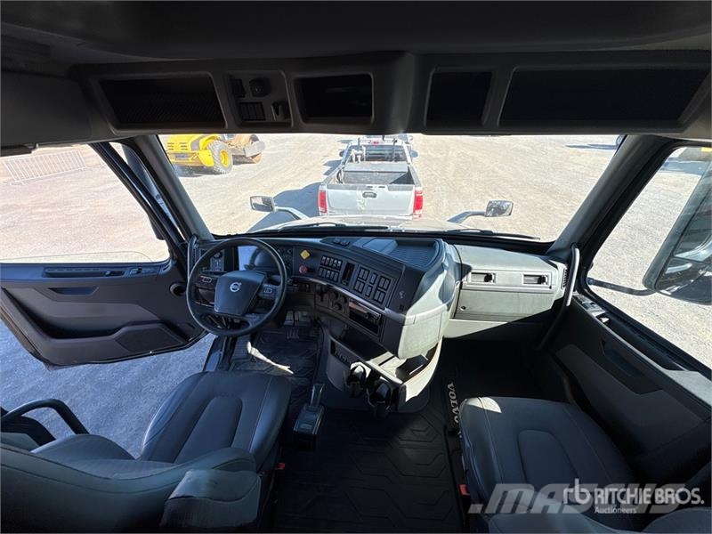 Volvo VNL Naudoti vilkikai